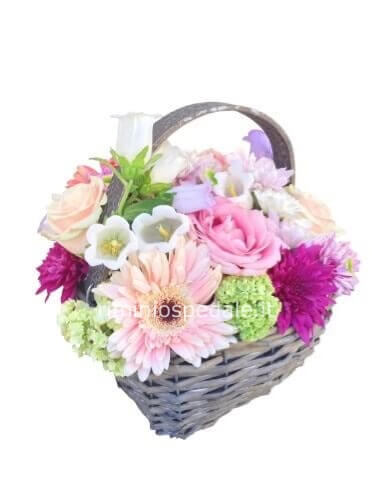 Cestino con fiori assortiti colore rosa piccolo